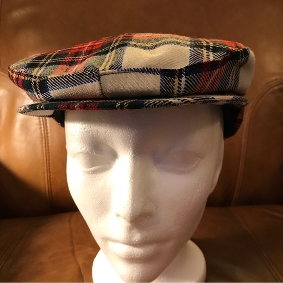 𝅺men’s tartan cap, size small. Magill Canada brand.  Size small.  Unisex. - Picture 2 of 5